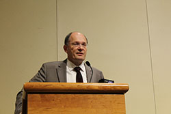 Jürgen Unützer delivering the inaugural Wayne Katon Memorial Lecture at the 24th MHSR conference.